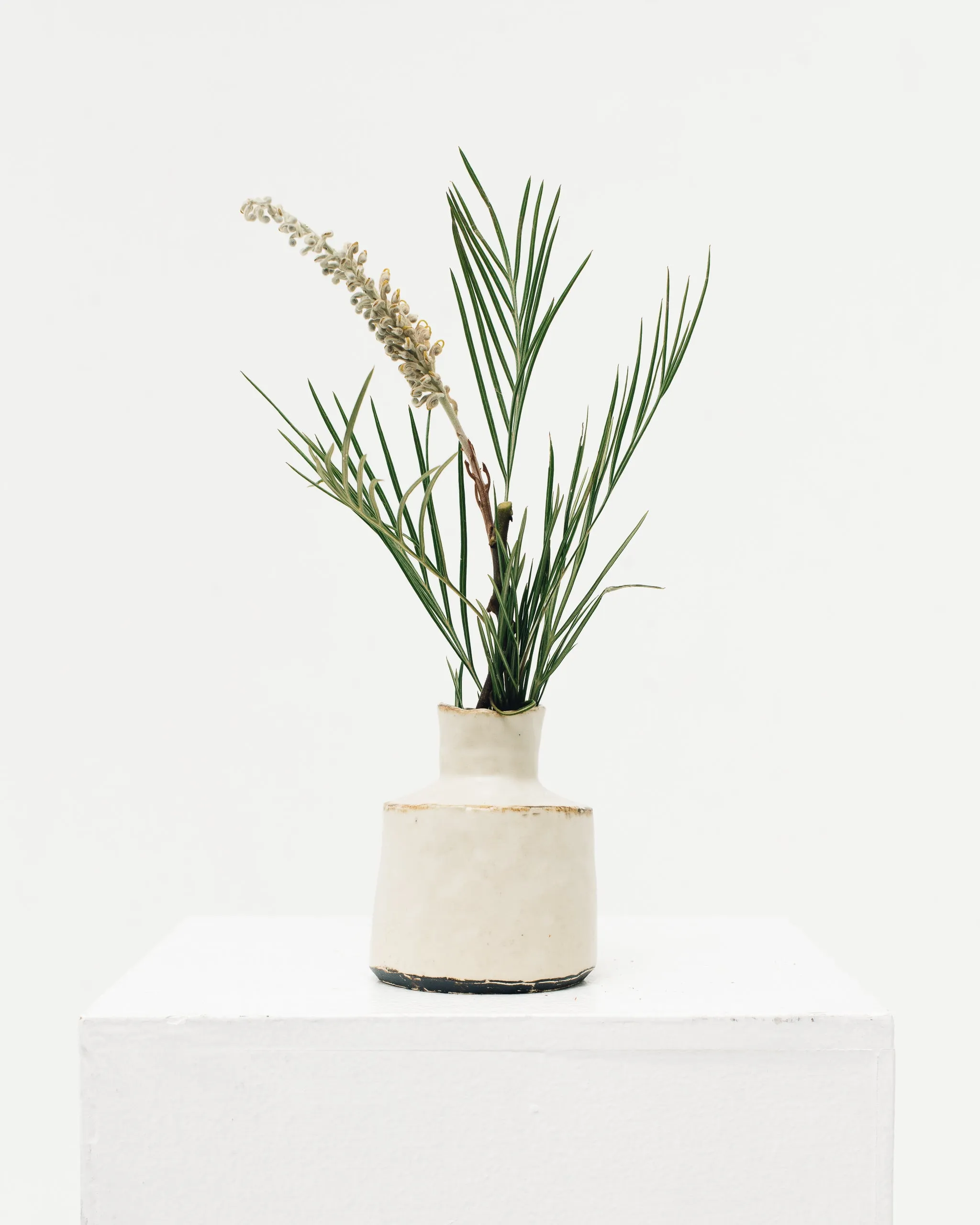 Ayame Bullock White Antique Simple Vase