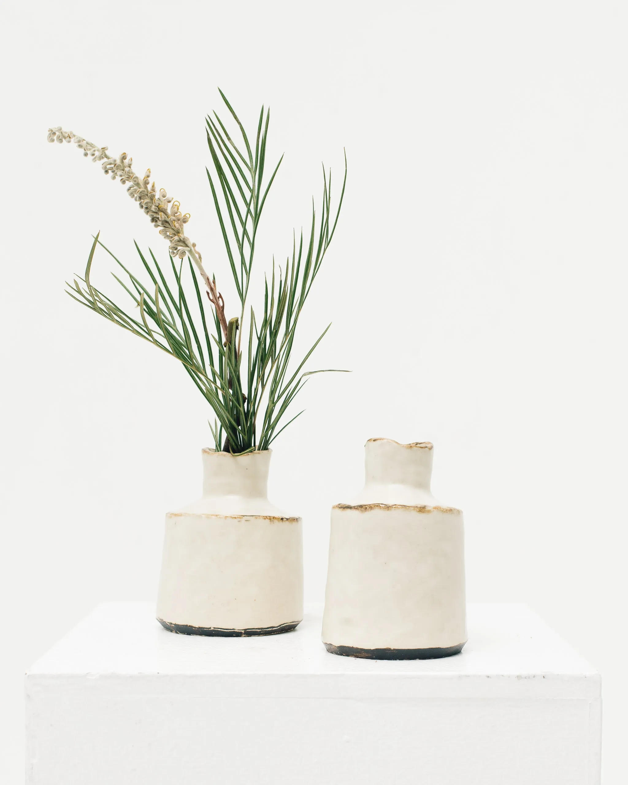 Ayame Bullock White Antique Simple Vase