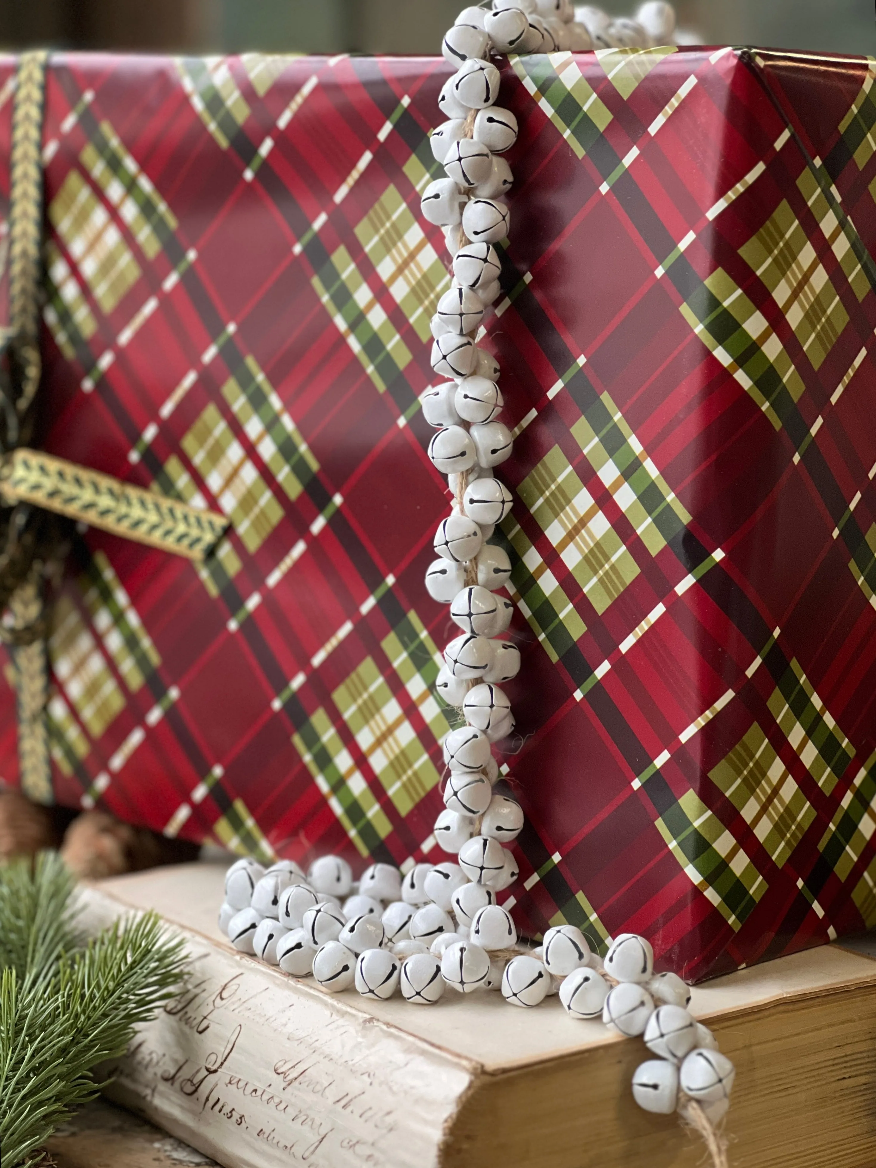 Jingle All The Way Garland | 4' | White