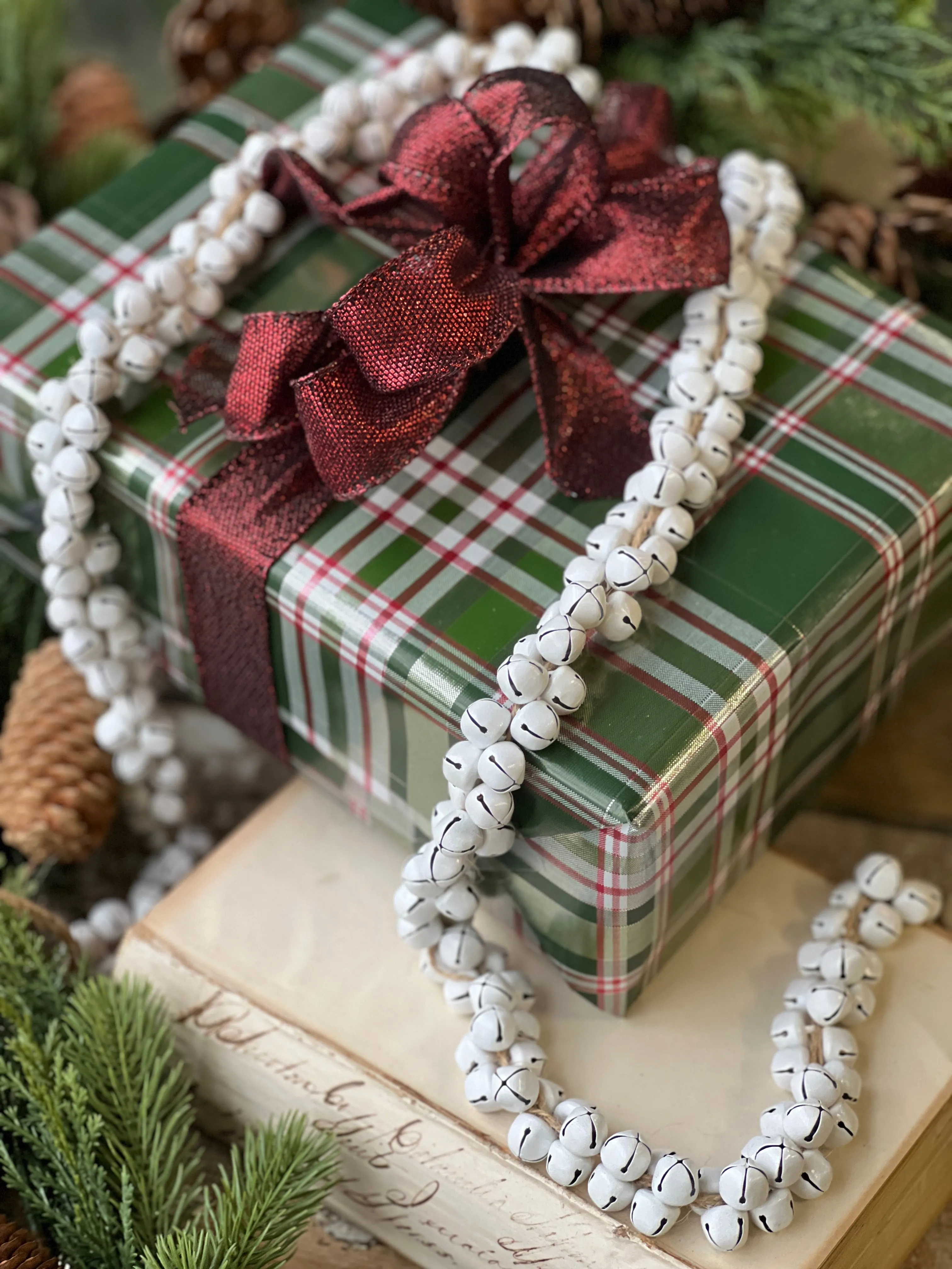 Jingle All The Way Garland | 4' | White