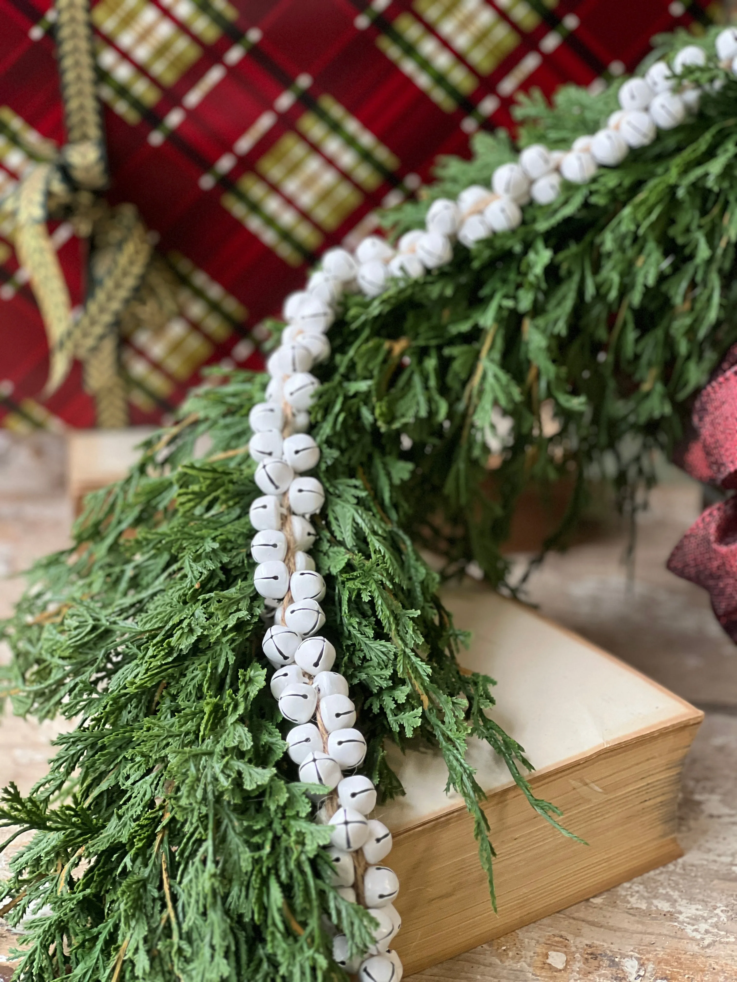 Jingle All The Way Garland | 4' | White