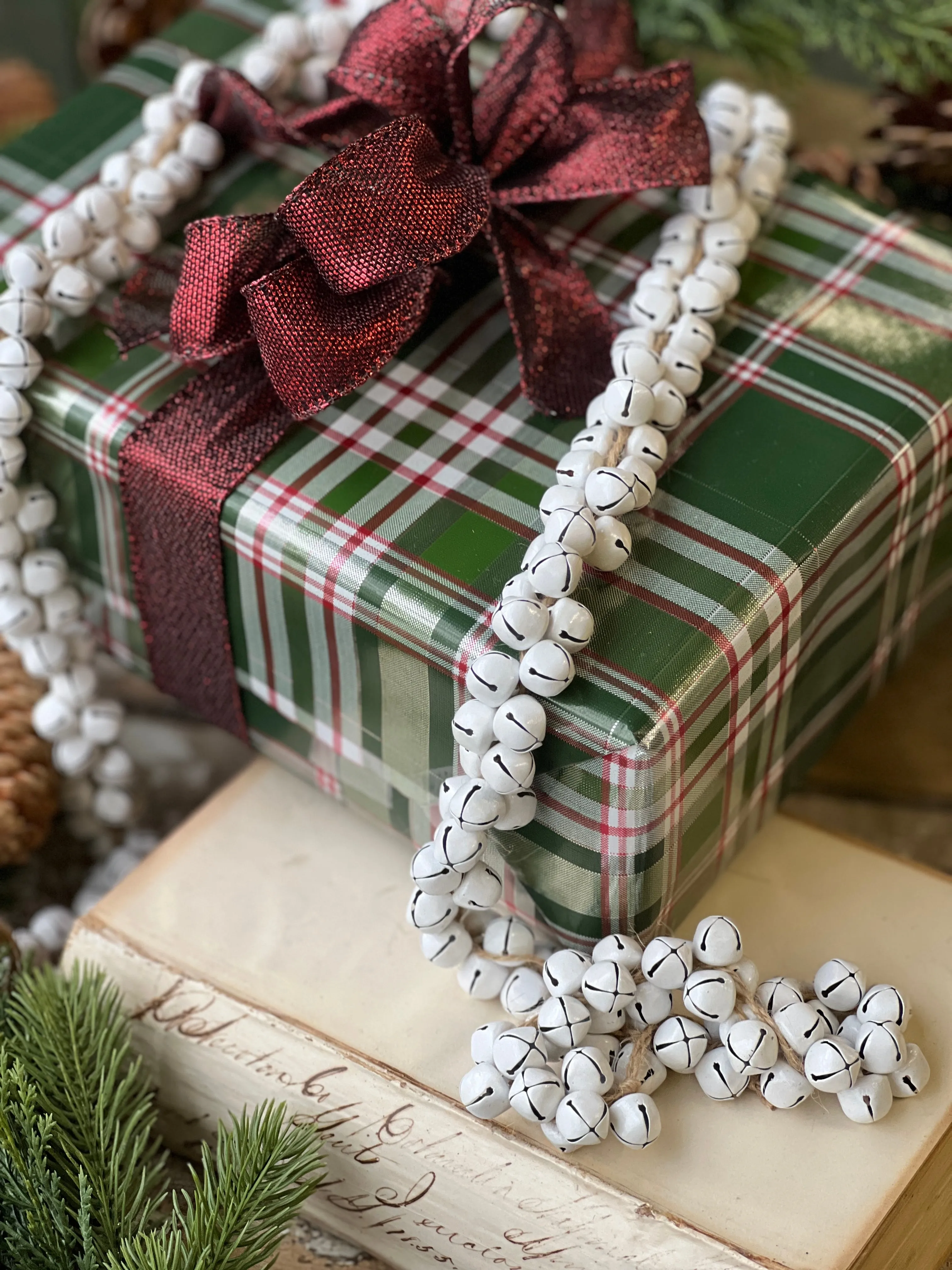 Jingle All The Way Garland | 4' | White